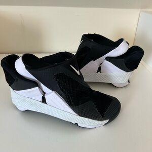 Nike men’s fly-ease size 8.5